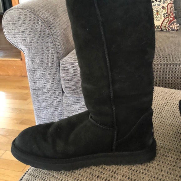 Used uggs - Picture 2 of 3